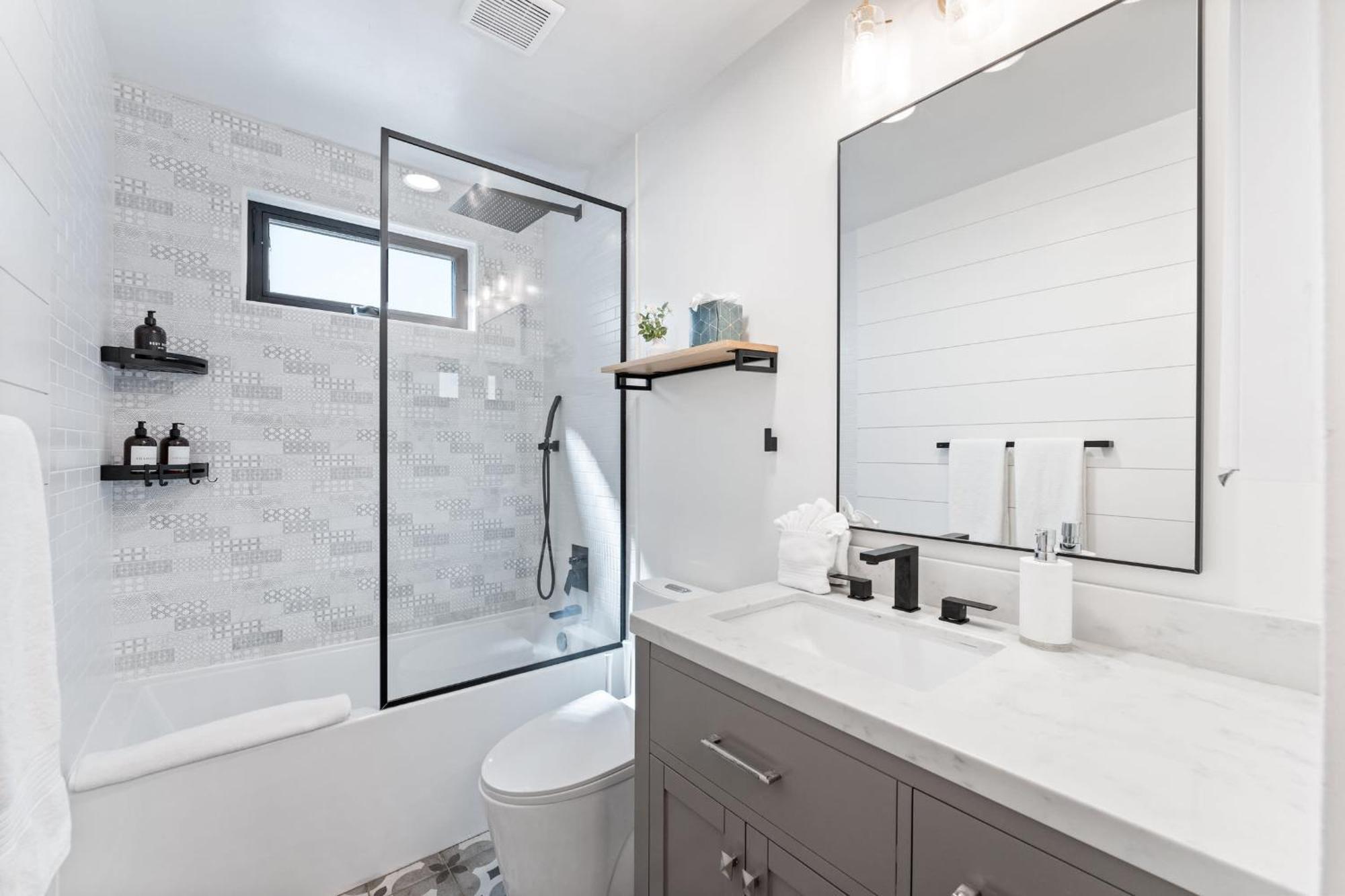 Luxury S Oceanfront Unit With Rooftop & Hot Tub - Ac Holiday home *
