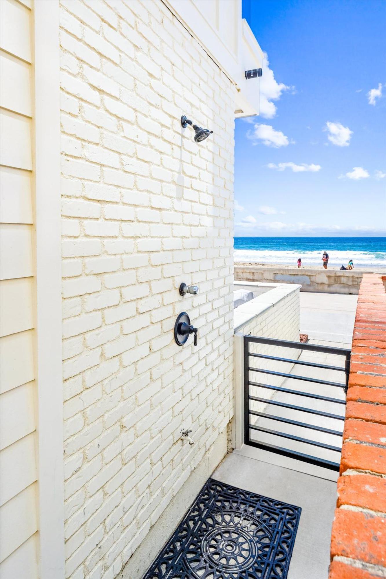 Luxury S Oceanfront Unit With Rooftop & Hot Tub - Ac Holiday home