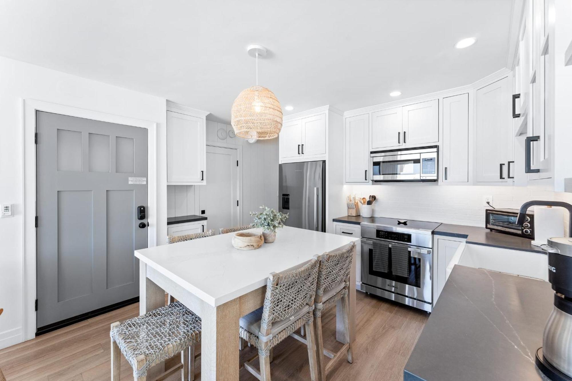 Holiday home Luxury S Oceanfront Unit With Rooftop & Hot Tub - Ac