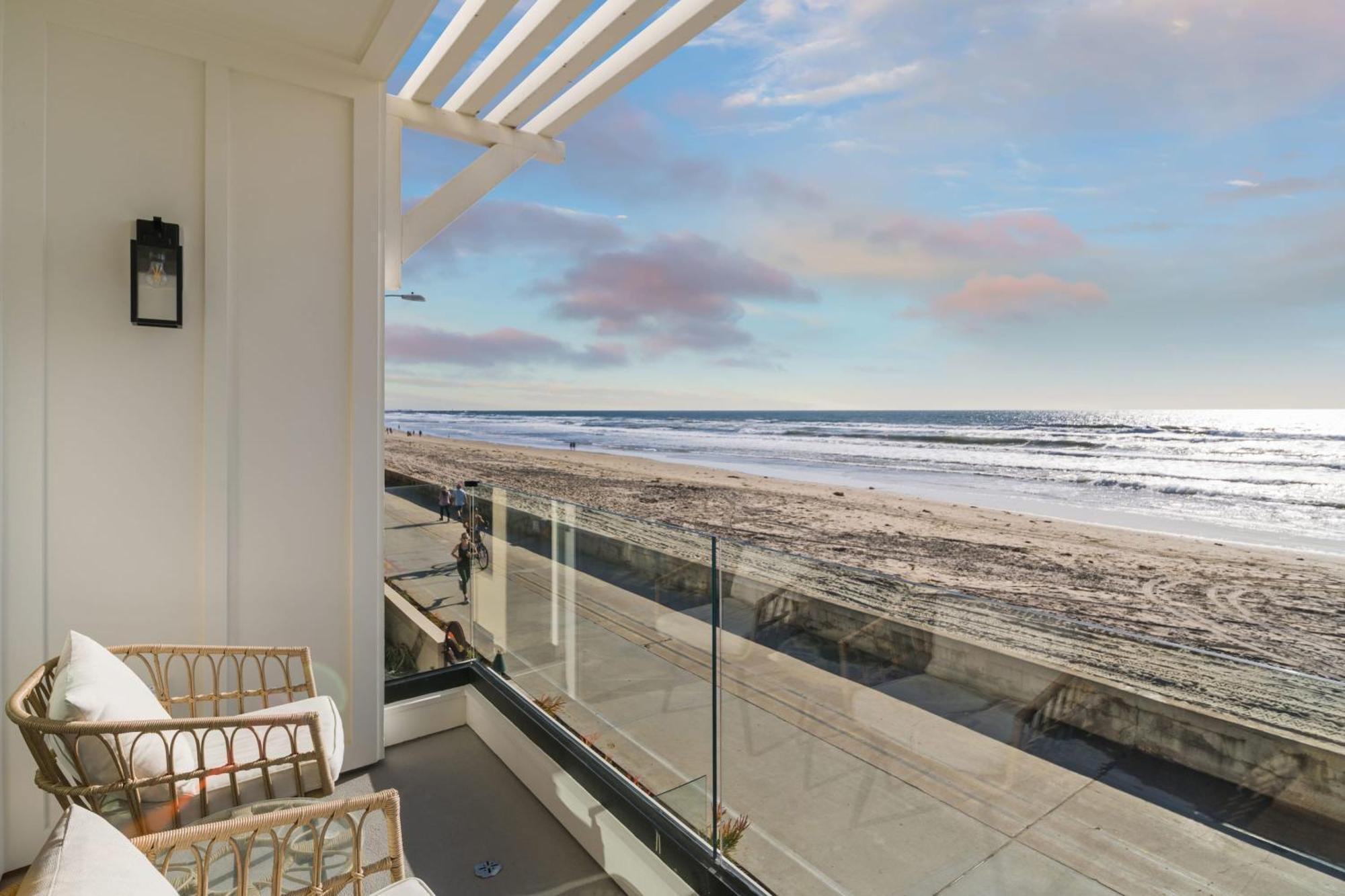 Luxury S Oceanfront Unit With Rooftop & Hot Tub - Ac Holiday home San Diego